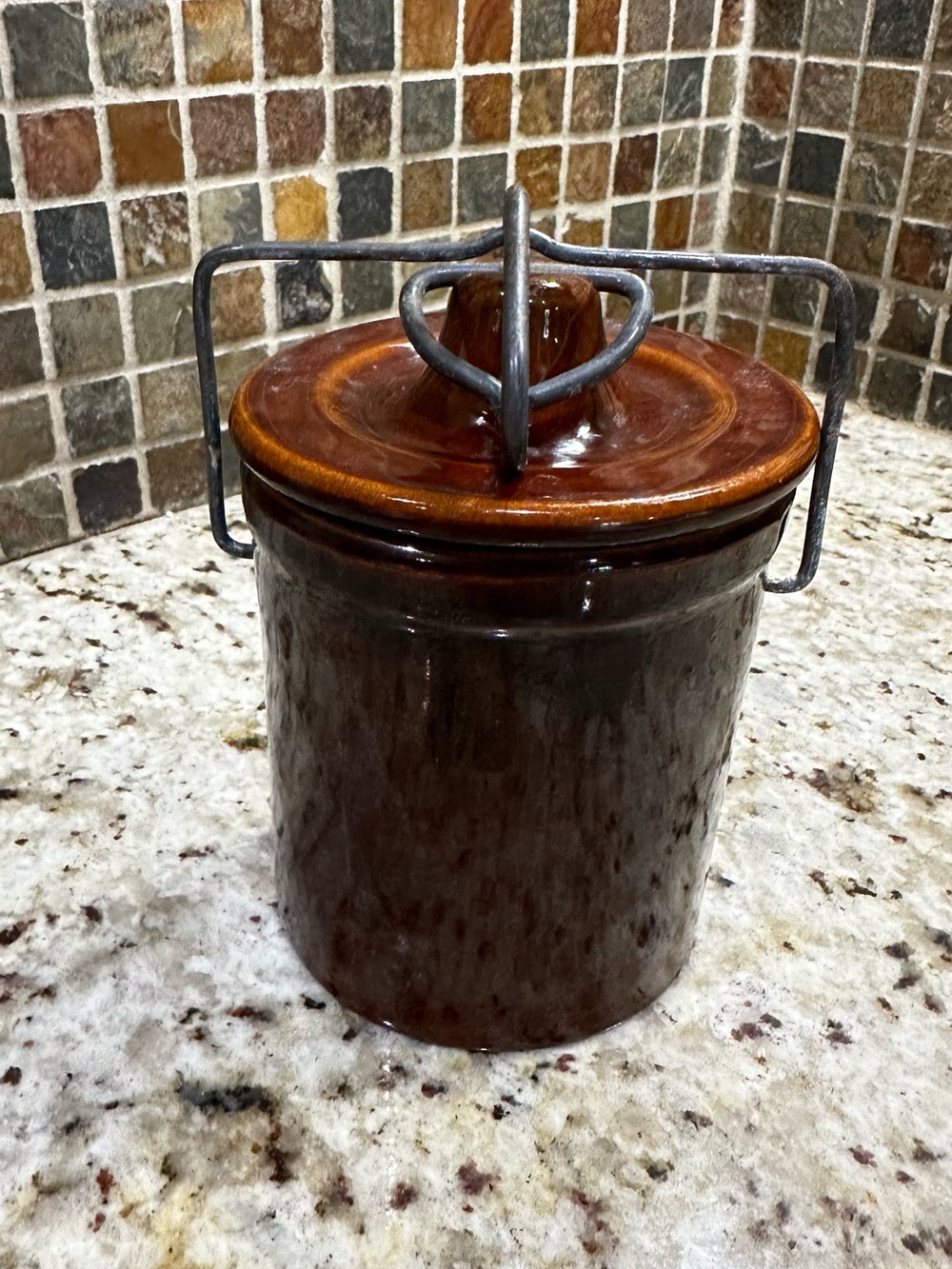 🧀🧈Vintage Glazed Stoneware Ceramic Butter/Cheese Crock w/
Wire Bail & Lid 🧀🧈